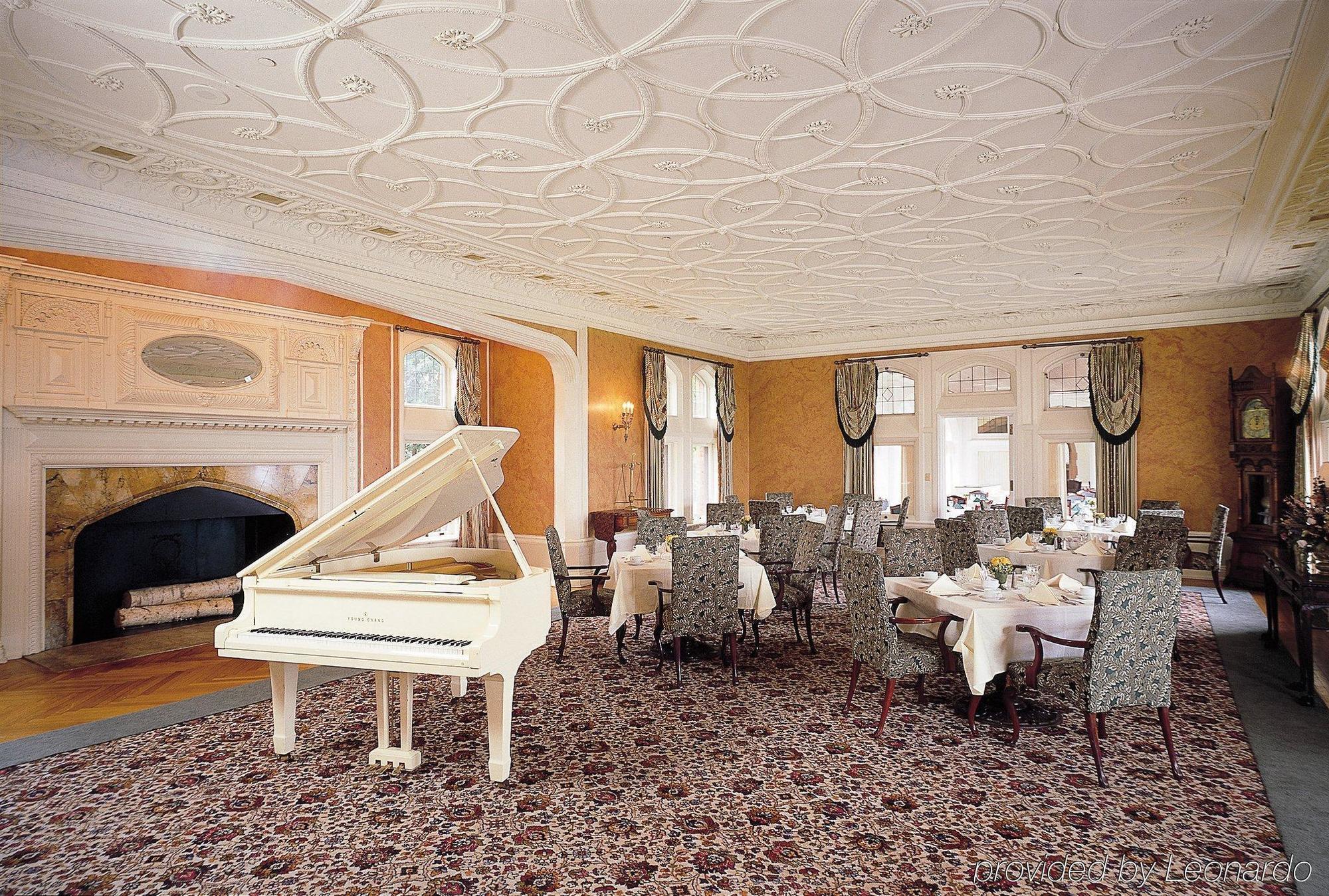 Cranwell Spa And Golf Resort (Adults Only) Ленокс Ресторан фото