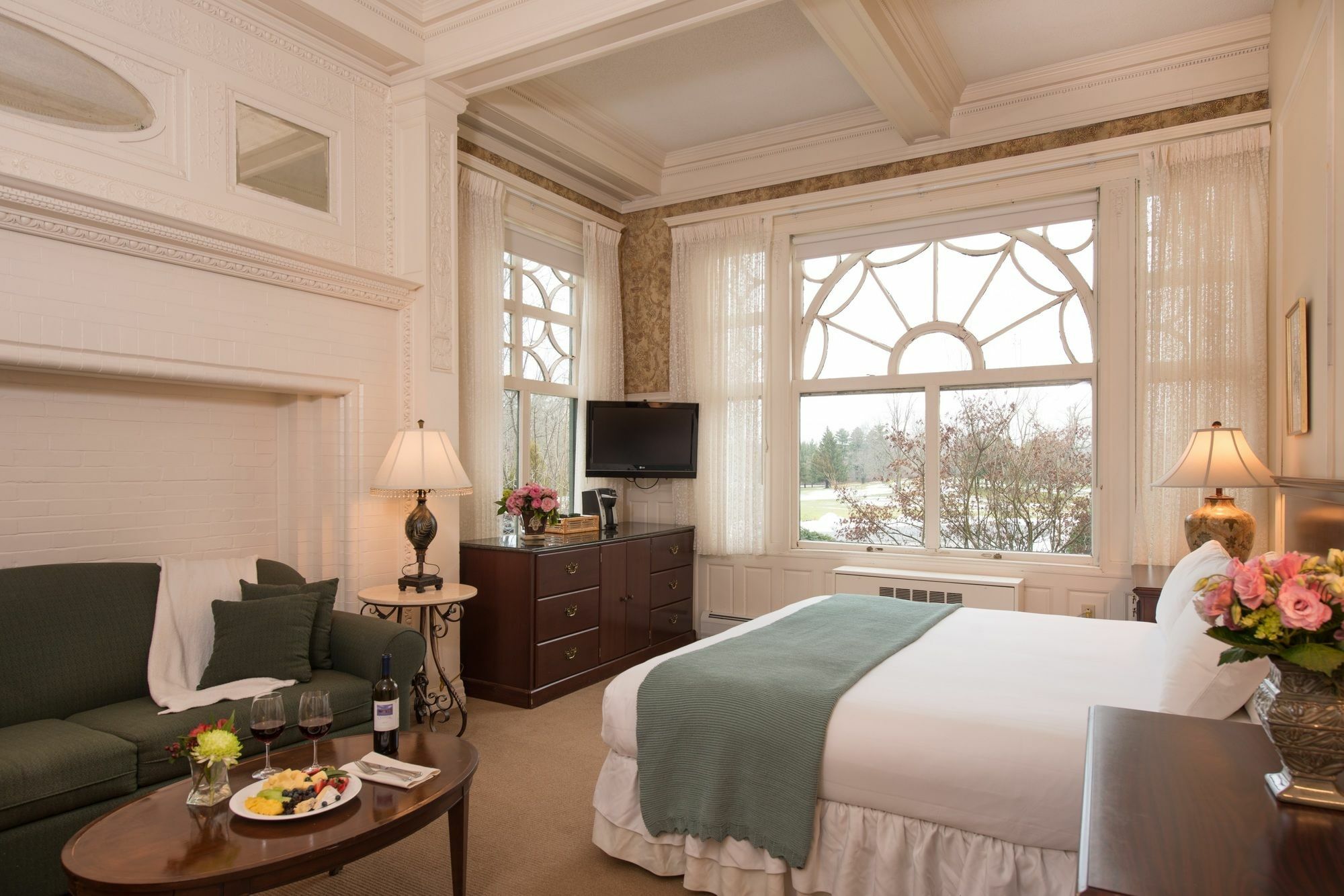 Cranwell Spa And Golf Resort (Adults Only) Ленокс Екстер'єр фото